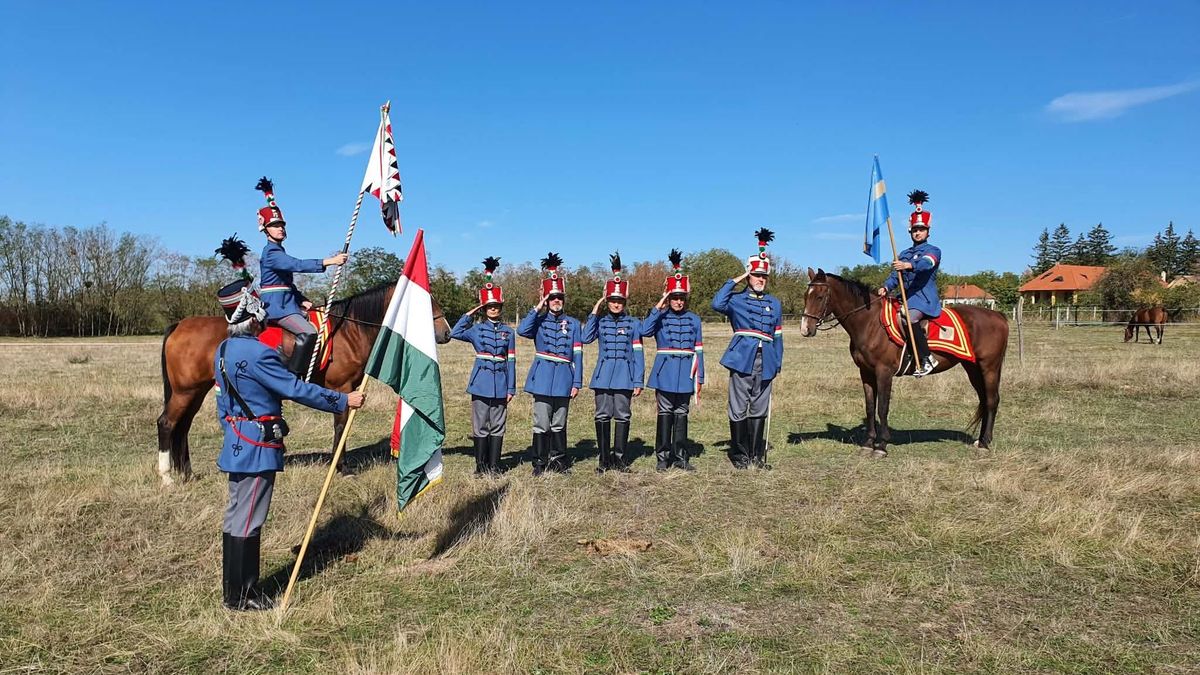 Az aradi vértanúk előtt tisztelegtek a győri hagyományőrzők