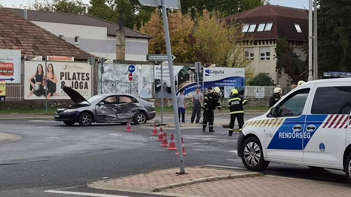 Helyszíni fotók a győri Szent Imre utcai balesetről