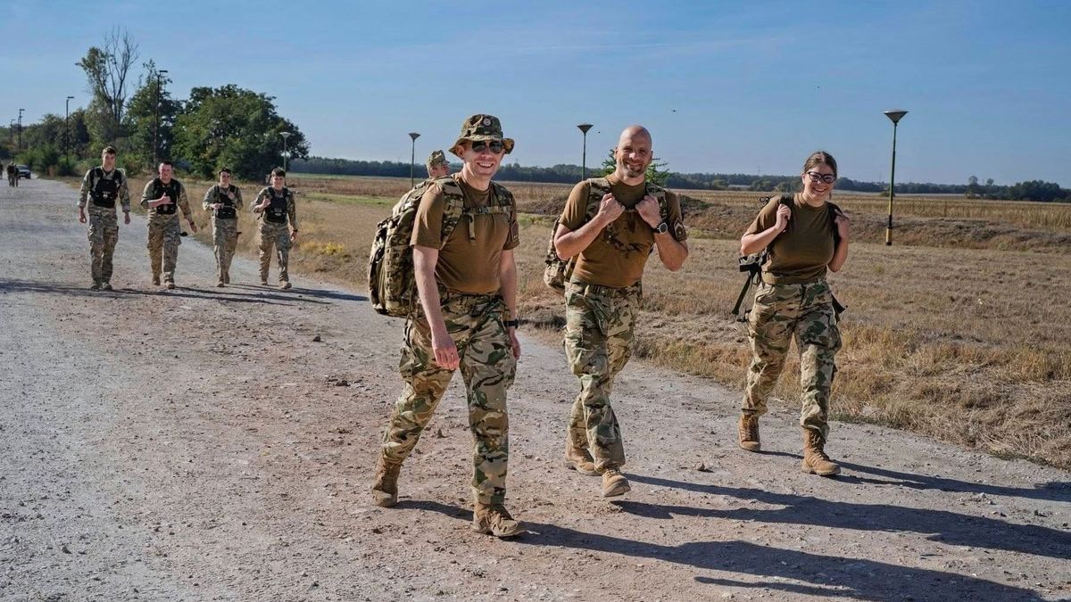 „Szenvedtem, voltak mélypontok” – 70 kilométert mentek 16 óra alatt a győri katonák