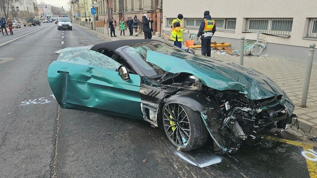 Tragikus gázolás - Tanúk vallomásaival folytatódik az Aston Martin-os gázoló pere Győrben