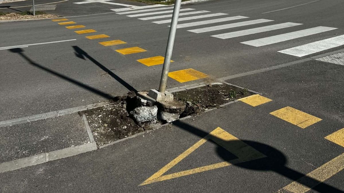 Rongálás a csornai kereszteződésben, nem először döntötték ki a táblát