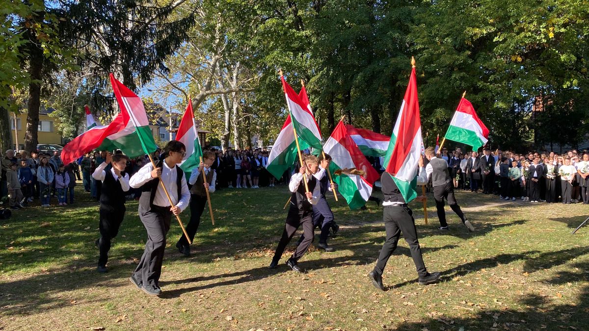 Sopronban is fejet hajtottak az aradi vértanúk emléke előtt